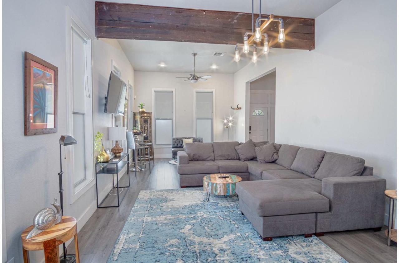 Gorgeous Family-friendly Near Downtown Holiday home San Antonio